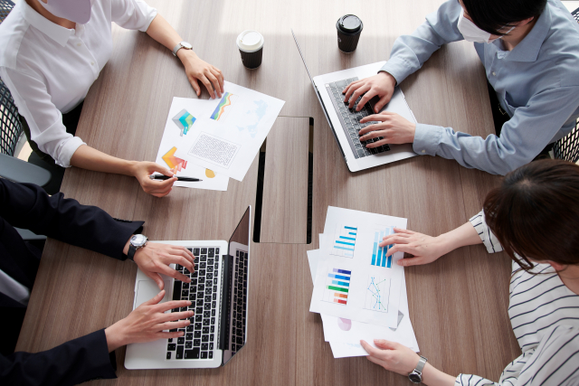 社外の人とのビジネスシーン